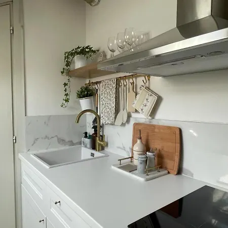 Apartment Cozy Hideaway In The Hearth Of *