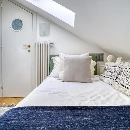 Cozy Hideaway In The Hearth Of Apartment